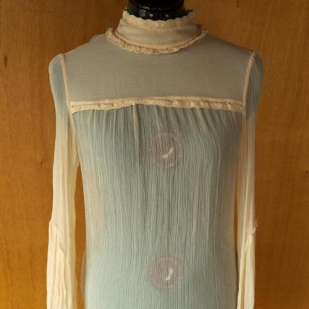 Free People Cream 100% Silk Lace Ruffles Mock Neck Long Sleeves Blouse wmn 10